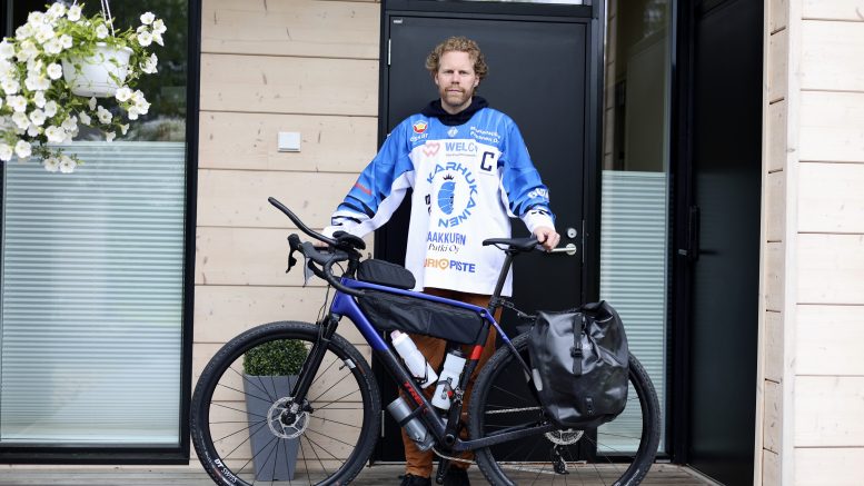 Petri Luokkasen pyörä on kevyt ja se sopii niin sora- kuin maanteille. Kuva: Aada Alapuranen