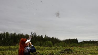 Skeet-ammunnassa mainetta niittänyt Marjut Heinonen on jo päässyt testaamaan Reposelän haulikkoradat. Kuvat: Tuija Järvelä-Uusitalo