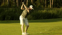 ViGC:n Jukka-Pekka Savolampi antaa oivan näytteen lyöntitaidostaan. Kuva: Matti Tieksola