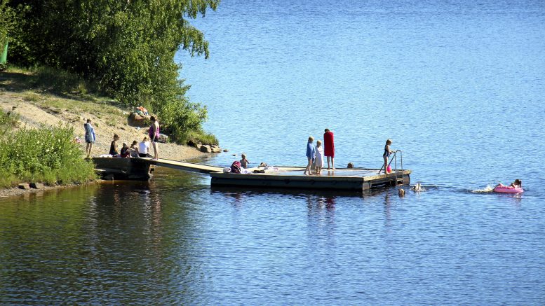 Uimataito on Suomessa tärkeä kansalaistaito, joka uhkaa rappeutua. Kuva: Rantapohjan arkisto