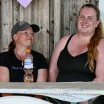 Anne Huovinen ja Jenna Pohjanen odottavat innoissaan tulevia raveja ja raviradan tunnelmaa. Kuva: Anu Kauppila.