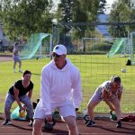 Ulkotreeneissä harjoitellaan kehonpainoilla ja kahvakuulilla. Jokainen saa tehdä liikkeet omaan tahtiinsa.