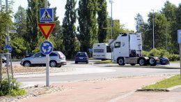 Suomen autokantaa pidetään melko vanhana. Suomalaiset ajavat keskimäärin 13,6 vuotta vanhalla autolla. Arkistokuva
