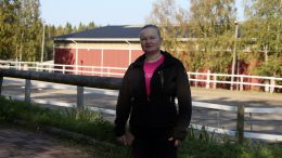 Anne Perätalon pitkäjänteinen työ on kantanut 25 vuodessa hedelmää, sillä Suomen Ratsastajainliitto nimesi Ylirannan ratsutilan vuonna 2014 Suomen parhaaksi ratsastustalliksi ja on antanut sille myös Laatutalli-luokituksen. Kuva: Maaria Tuisku