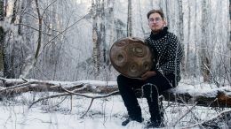 Jääliläislähtöinen Niklas Alamikkelä haluaa olla kokonaisvaltaisesti kehittämässä suomalaista handpan-musiikin kulttuuria eteenpäin ja tuoda pohjoista kupolamusiikkia maailmankartalle, Kuva: Santeri Rahkamaa