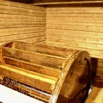 Kiiminkijoen vesi pyörittää myllyn ratasta.