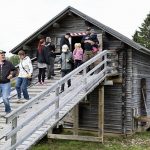 Perinnepäivässä vuonna 2012 valmistunut mylly kiinnosti yleisöä.