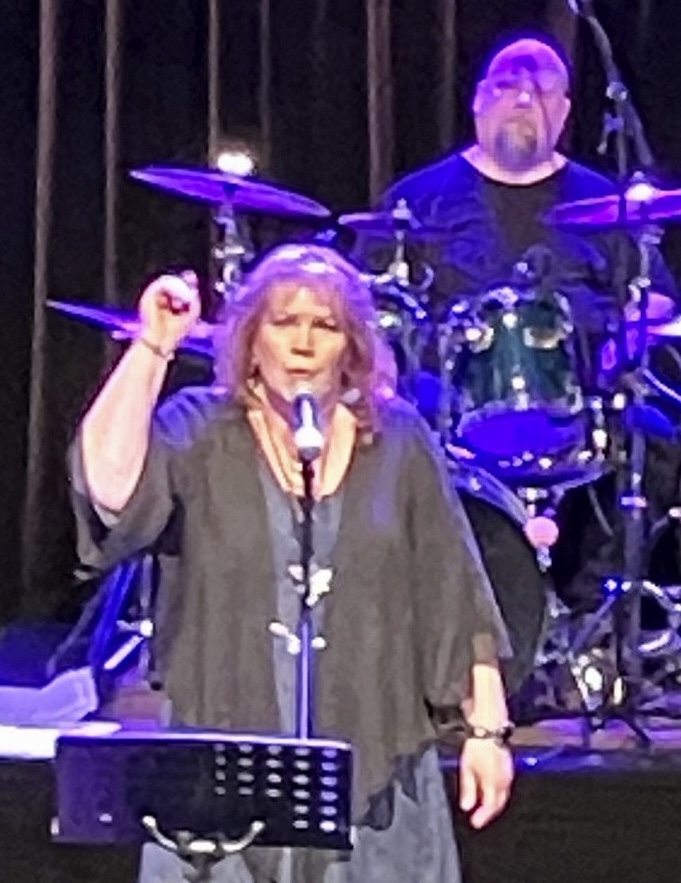 Jääliläinen Annie Strayfield tunnetaan melodisesta rockista.