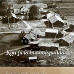 Elina Tahkolan toimittaman kirjan kannessa näkyy Kiimingin Pappilan pihapiiri, Kiiminkijoki sekä naapuritalo piharakennuksineen.