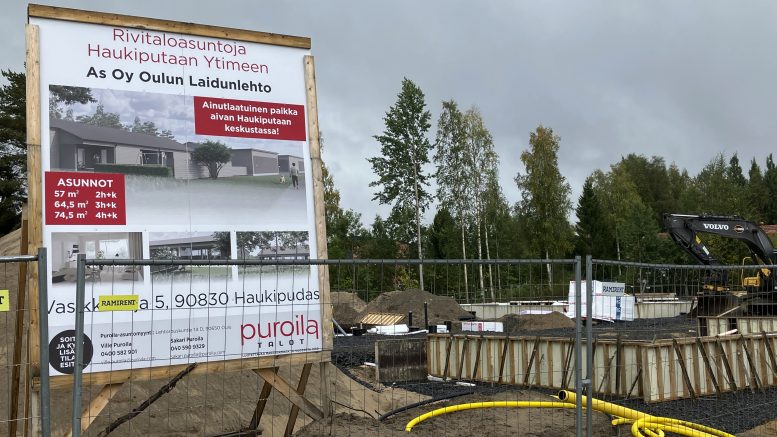 Haukiputaan alue on vetovoimainen, ja asuntorakentaminen näyttää olevan vilkasta. Kuvassa oleva rivitalokohde valmistuu Haukiputaan keskustaan Vasikkatielle. Kuva: Auli Haapala