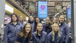 Jäälin S-marketissa työskentelee kymmenisen henkilöä. Kuva: Arina