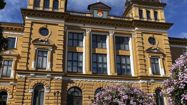 Ari Alatossava totesi talousarviota esitellessään, että vuosi 2026 on Oululle vuosi, jolloin se voi näyttää koko Suomelle ja Euroopalle osaamistaan. Tapahtumat, investoinnit ja rohkeat ratkaisut vievät Oulua eteenpäin, hän sanoi. Kuvat: Teea Tunturi