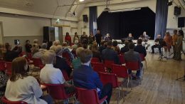 Musiikkiteatteri Musteria tulkitsi tilaisuudessa muun muassa Tove Janssonin sanoittaman Syyslaulun. Kuvat: Anu Kauppila