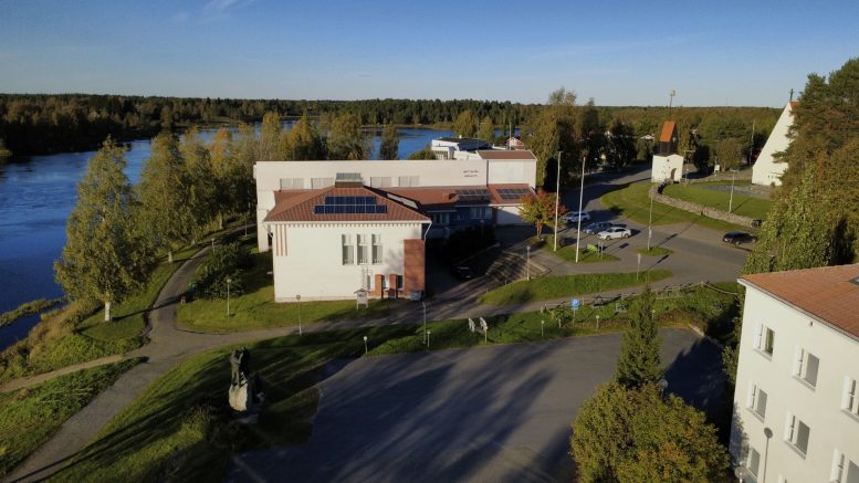 Suunnitelmissa ehdotettiin, että julkiset rakennukset sijoitettaisiin kaava-alueen pohjoispäähän, missä rakennukset nytkin sijaitsevat. Kuntalaiset olivat tyytyväisiä ehdotukseen. Kuvat: Anu Kauppila