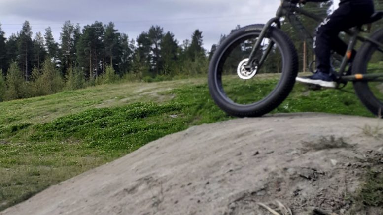 Alarannan koulun MOK-viikolla oli monipuolista liikkumiseen liittyvää ohjelmaa. Oppilaat muun muassa pääsivät maastoon pyöräilemään fatbikeilla.