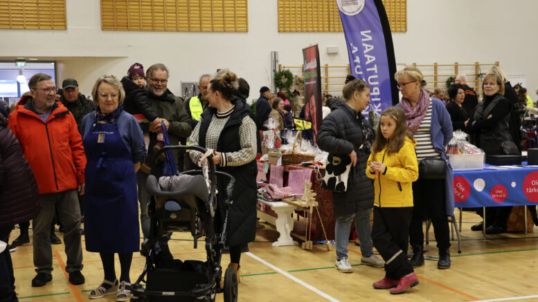 Haukipudaspäivien markkinat Jatulissa järjestetään lauantaina 8. marraskuuta. Kuvassa tunnelmia viime vuoden markkinoilta. Arkistokuva: Auli Haapala