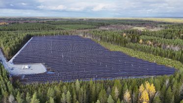 Sähköntuotanto Iin Liesojalla sijaistevassa aurinkopuistossa käynnistyi syyskuussa.