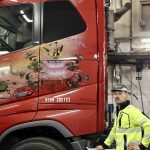 Yrityksen uusi Volvo FH 700 8x4 on Rekka-Pekan omaan käyttöön tuleva irtorehun kuljetusauto. Juhlavuoden kunniaksi ylikiiminkiläinen kynäruiskutaiteilija Jukka Sarajärvi on tehnyt siihen Daltonit-sarjakuvan synttäriteeman. Sarajärvi on vastuussa kaikista Rekka-Pekan autojen upeista maalauksista.