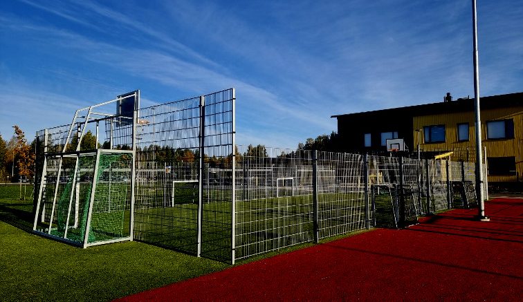 Kiimingistä löytyy monia paikkoja, jossa voi harrastaa liikuntaa. Tässä koulun pihan mahdollisuuksia.