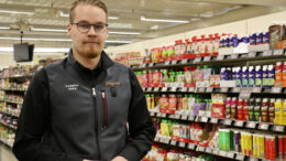 25-vuotias Aleksi Holmala on Suomen nuorimpia K-kauppiaita. Kuva: Tuija Järvelä-Uusitalo