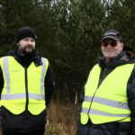 Lari Mäkelä ja Heikki Polojärvi Liikenneturvasta olivat jalkautuneet Iihin seuraamaan poliisin toimintaa ja jakamaan asiantuntijuuttaan.