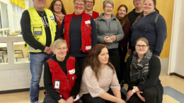 Näin komea joukko Rantapohjan alueen Punaisen Ristin väkeä oli mukana evakuointiharjoituksessa Tyrnävällä. Kuvat: Teea Tunturi