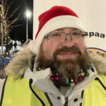 Ville Kinnunen oli virittäytynyt joulutunnelmaan ripustamalla joulupalloja partaansa.