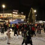 Torialue ei ollut täysin esteetön, sillä lumikasoja oli siellä täällä. Talvella torille aurataan vain läpikulkupolku.