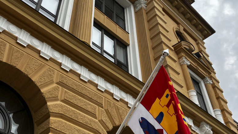 Oulun kaupunginvaltuusto kävi talousarviokeskustelua maanantaina noin kolmen ja puolen tunnin ajan. Kokousta jatketaan 18.12., jolloin vuorossa ovat päätökset. Arkistokuva: Teea Tunturi