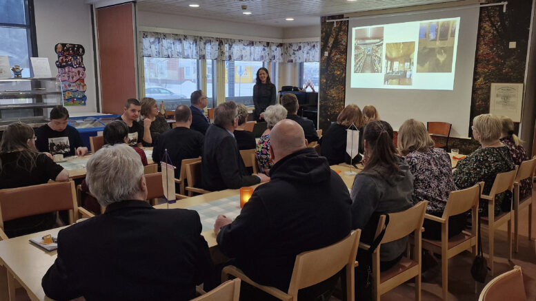 LC Haukipudas oli tukemassa myös Pauliina Myllymäen vaihtoa Yhdysvalloissa ja Myllymäki kertoi juhlatilaisuudessa kokemuksistaan valtameren toisella puolella. Kuvat: Anu Kauppila