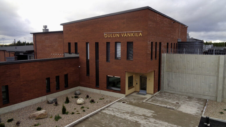 Uusi vankila, käräjäoikeuden istuntosalit ja pääpoliisiasema muodostavat noin 32 000 neliömetrin turvallisuuskeskittymän, jossa viranomaiset toimivat saman tontin sisällä. Kuva: Senaattikiinteistöt