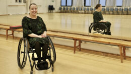 Salla Kaikkonen aloitti pari vuotta sitten tavoitteellisen paratanssin harjoittelemisen. Kuva: Tuija Järvelä-Uusitalo