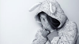 Yli-iiläisnuori kirjoittaa siitä, miten ulkopuolelle jättäminen ei aina ole tietoinen teko, mutta sen vaikutukset voivat olla vakaviakin. Kuva: Pixabay