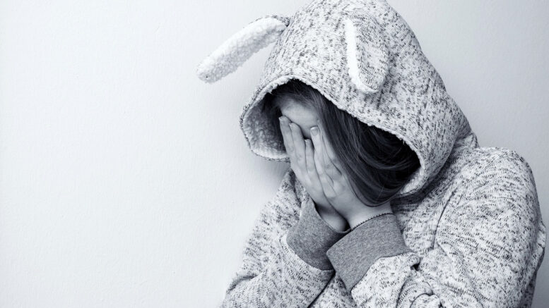 Yli-iiläisnuori kirjoittaa siitä, miten ulkopuolelle jättäminen ei aina ole tietoinen teko, mutta sen vaikutukset voivat olla vakaviakin. Kuva: Pixabay