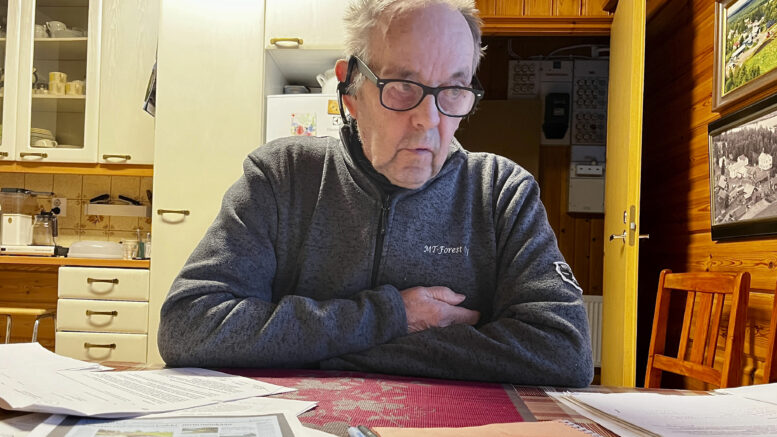Pentti Marttila-Torniolla on lähes 20 valtakirjaa tahoilta, jotka osallistuvat varavesihankkeen vastustamiseen. Heidän ohellaan myös Metsähallitus, Utajärvi, Pudasjärvi sekä Paliskuntain yhdistys aikovat tehdä valituksen hallinto-oikeuden tuoreimmasta päätöksestä. Hanke sijoittuu Oulun ohella osin Pudasjärven ja Utajärven kuntien alueelle. Kuva: Teea Tunturi