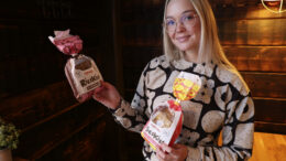 – Olemme todella tyytyväisiä ja ylpeitä tuotteestamme, Iita Tyykiluoto sanoo. Kuva: Auli Haapala