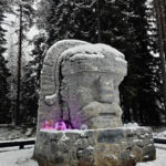 Pikku-Vesaisen päiväkodin väki halusi korostaa alueelle tärkeää kulttuurista teosta. Kuvat: Raili Hyry