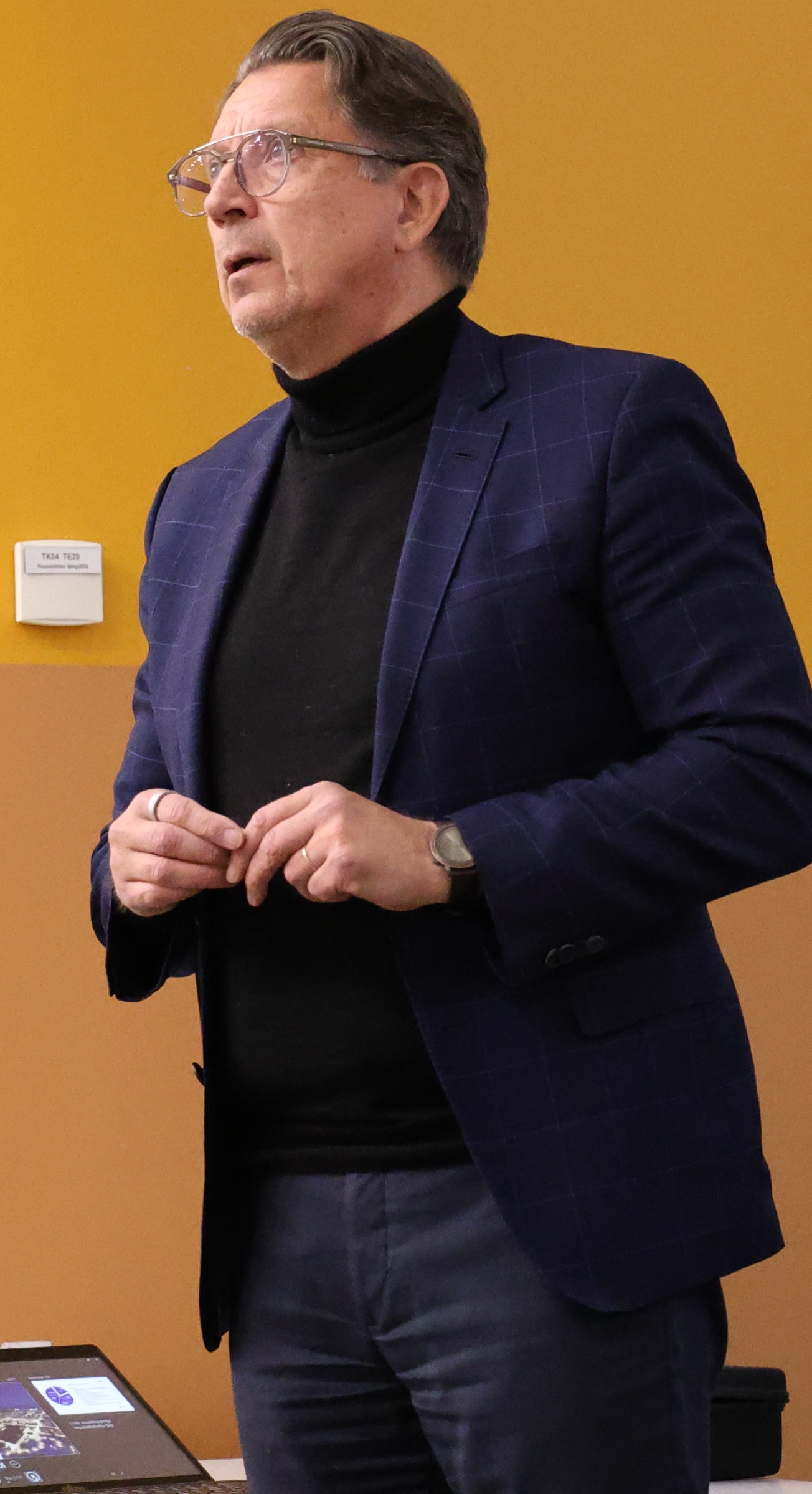 Sivistys- ja kulttuuripalveluiilta edellytetään 18 miljoonan euron säästöjä vuoteen 2034 mennessä, kertoi Mika Penttilä.