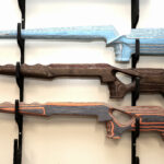 Hand tekee asetukit pääasiassa visakoivusta, koivusta, pähkinäpuusta sekä läpivärjätystä koivuviilusta.