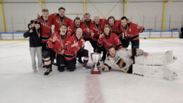 Kilpa1-sarjan Mestarijoukkue Kotilehto: Takarivissä vas. joukkueen GM, maalitykki Petrus Illikainen, Samuel Karttunen, Joel Karttunen, MVP-pakki ja paras syöttelijä Miko Lindroos, kapteeni Niklas Saraste, Oliver Luokkanen ja varakapteeni Juho Illikainen. Eturivissä vas. Paulus Illikainen, Niklas Illikainen, Niklas Luokkanen ja veska-MVP Antti-Jussi Lauhikari.