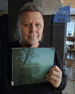 Kuvassa Markku Järvenpää ja Yöjoen valot.