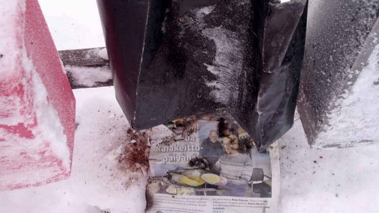Parkkisen postilaatikko posteineen koki jälleen karun kohtalon Nuorittalla. Tällä kertaa laatikossa oli ilkivallan hetkellä Rantapohja.