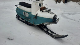 Pekka Haapaniemen skootterikelkka palkittiin tapahtuman hupaisimpana.