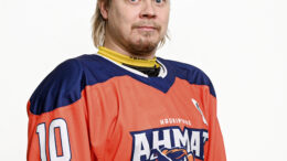 Haukiputaan Ahmojen edustusjoukkueen kapteeni Sami Siltakoski teki seurahistoriaa. Kuva: Ahmat