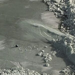 Saksalaiset retkeilijät onnistuivat tekemään jäälle SOS-merkin, jonka pelastajat huomasivat. Kuva: Länsi-Suomen merivartiosto