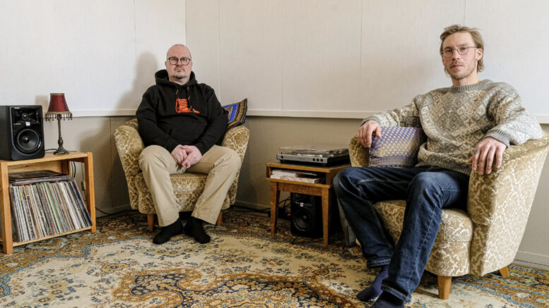 Palabell Recordsin omistajat Petri Tyynelä ja Antti Kangas ovat genrestä riippumatta valmiita lähtemään mukaan musiikintekoon, kunhan laatu on heidän korviinsa riittävä. Kuvat: Jarmo Ollila