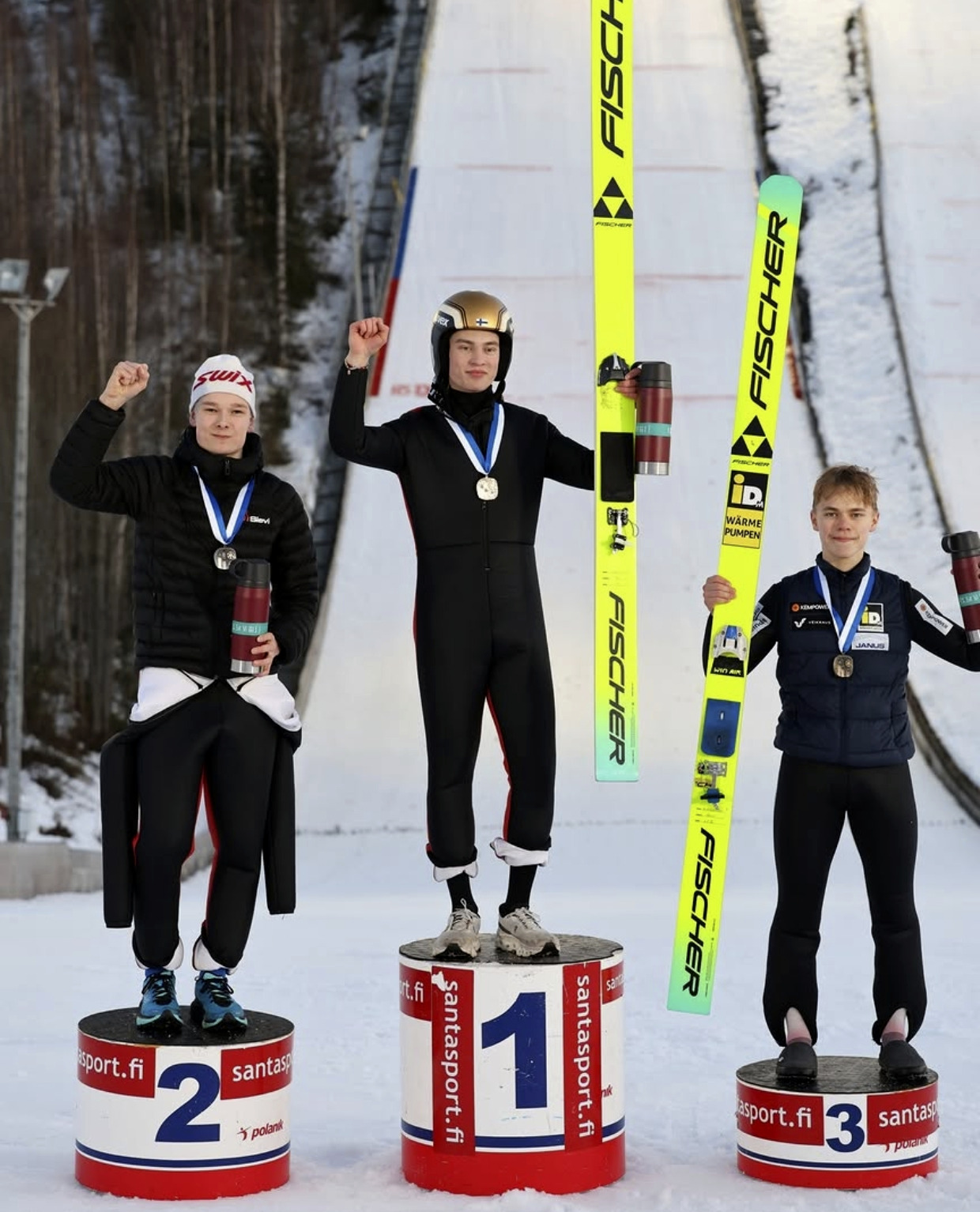 Normaalimäki HS100 1. Vilho Palosaari, 2. Eemeli Kurttila 3. Tuomas Kinnunen. Kuva: Touho Häkkinen/Hiihtoliitto