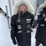 Fiia Päkkilä ja pokaali. Kuva: Elias Mäkelä