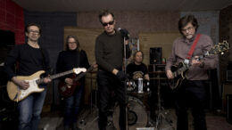 Radiopuhelimet pitävät musiikkinsa tuoreena ottamalla jokaiselle levylle uusia elementtejä mukaan. Kuva: Jaani Föhr