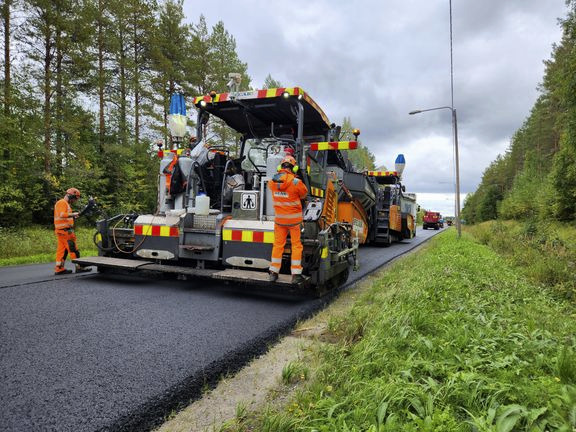 Pohjois-Pohjanmaa ja Kainuu saavat tänä vuonna 14 miljoonaa euroa korjausvelkarahaa päällystyskohteisiin. Kuva: Heidi Salo